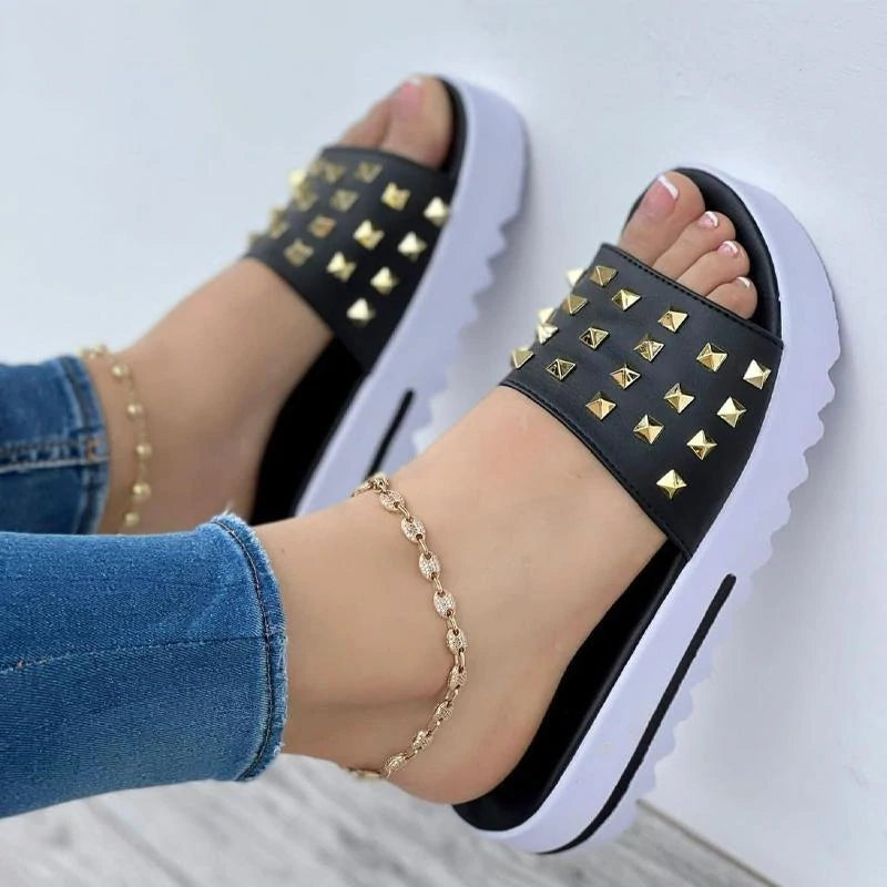 Women's Casual Fashion Comfy Rivet Flat Beach Slippers