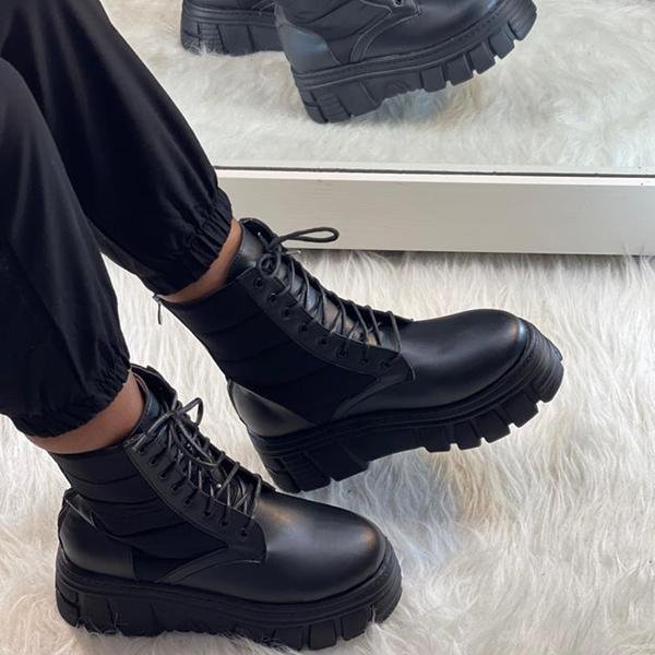 Lace Up Round Toe Platform Boots