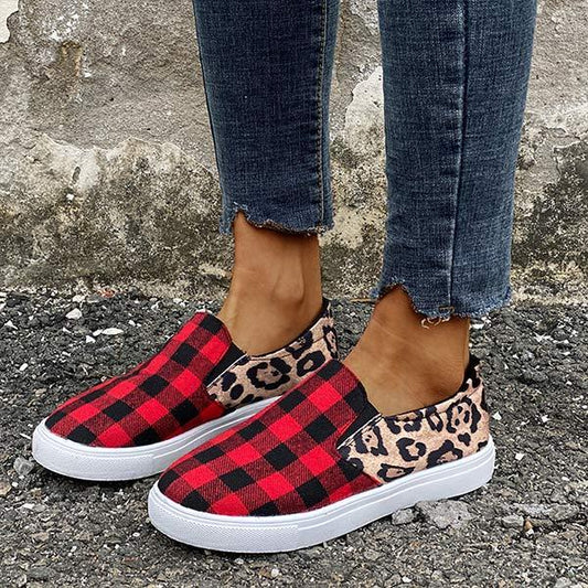 Women's Color Matching Low Top Casual Round Toe Flat Canvas Shoes 80366216C